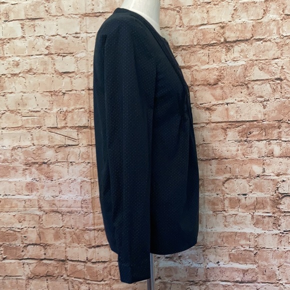 Like new Calvin Klein button down top - Picture 5 of 10